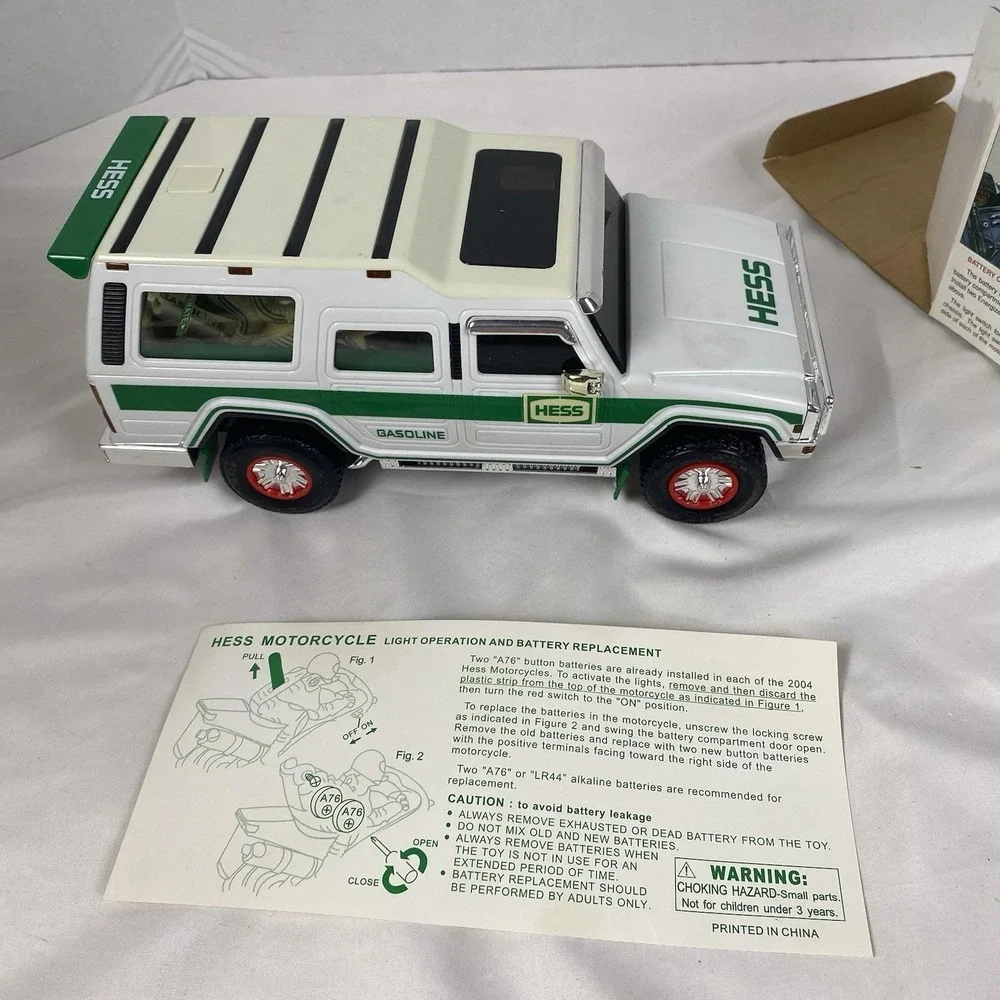 2004 Hess SUV Sport Utility Vehicle 2 Motorcycles Complete Untested w Box